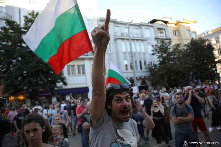 Bulgarian police arrest 18 people during anti-graft protests