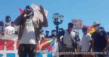 Bari, protesta braccianti agricoli davanti sede della Regione - La Gazzetta del Mezzogiorno