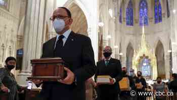 U.S. beginning to see long-expected upturn in COVID-19 deaths