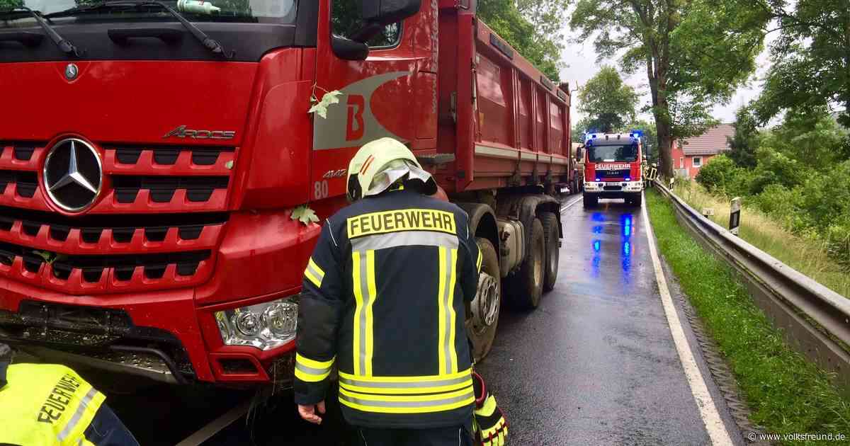 Stadtkyll: Lastwagen verunglückt auf B 421 vor Stadtkyll - Trierischer Volksfreund