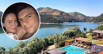 Vicky Pattison jets off to 'paradise' with boyfriend