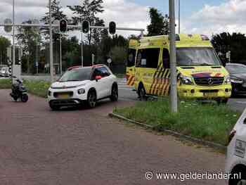 Scooterrijder gewond door aanrijding met auto in Wageningen