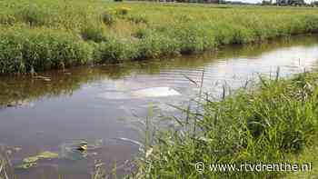 Auto raakt te water in Nieuw-Weerdinge - RTV Drenthe