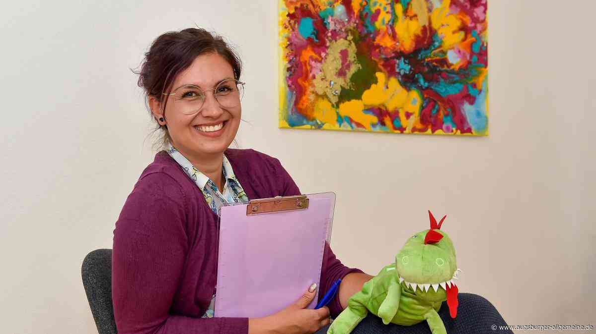Theatertherapeutin in Fuchstal arbeitet mit Handpuppen