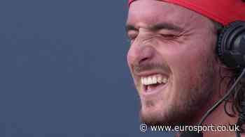 Tsitsipas tries to belt out Justin Timberlake during coaching interval - Eurosport - ENGLAND (UK)
