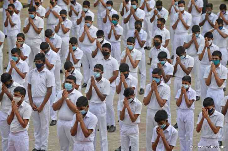 Sri Lanka shuts schools again as virus cases surge