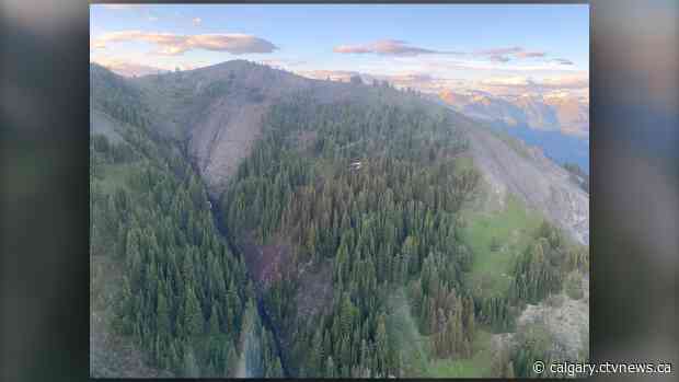 Pilot rescued after glider crashes in mountainous terrain near Invermere, B.C.