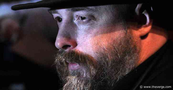 Warren Ellis abused star power in fan relationships, say dozens of women