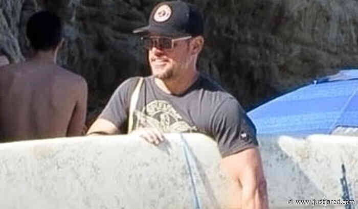 Matt Damon Goes Surfing at the Beach in Malibu