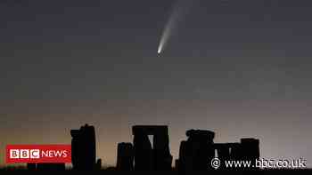 Comet captured streaking across Stonehenge night sky