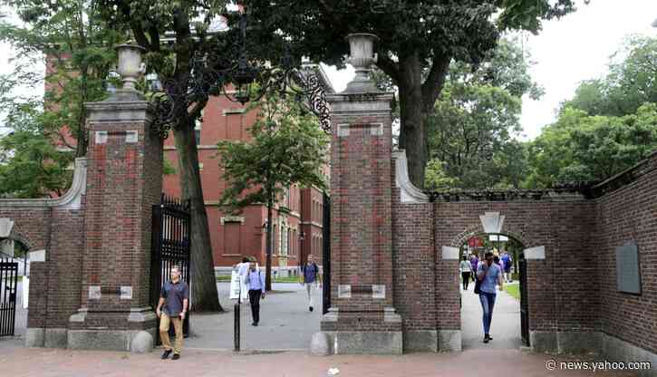 More than 200 schools back lawsuit over foreign student rule