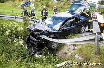 Tettau: Frontalzusammenstoß auf dem Weg zur Hochzeit - drei Personen verletzt - inFranken.de