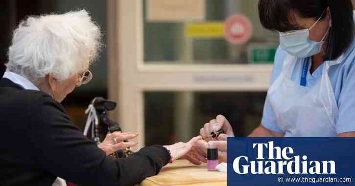 Covid-19 outbreaks up to 20 times more likely in large care homes - UK study