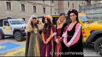 Le ragazze di Donnavventura in costume storico a Feltre - il Corriere delle Alpi