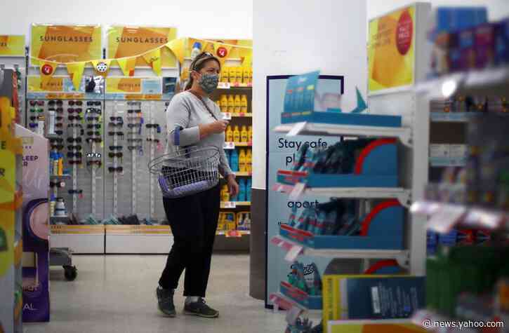 UK plans recommending masks in all public places, the Telegraph reports