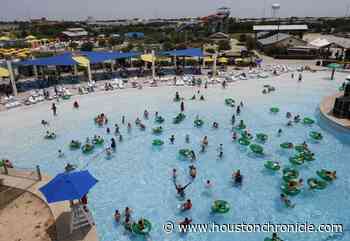 Houston residents seek relief from near triple-digit heat and pandemic - Houston Chronicle