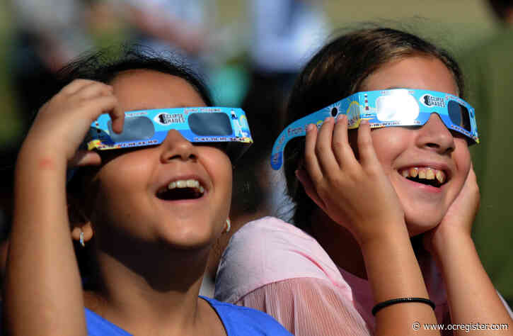 Frumpy Middle-aged Mom: When you’re stuck by the solar eclipse