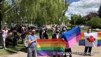 Protesters show support for banning conversion therapy in Lethbridge, others want definition changed - Lethbridge News Now