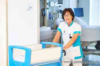 Marleen (62) bracht duizenden baby’s ter wereld, nu gaat ze met pensioen: ‘Het is mooi geweest’