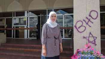 Edmonton's Al Rashid Mosque spray-painted with racist graffiti - CBC.ca