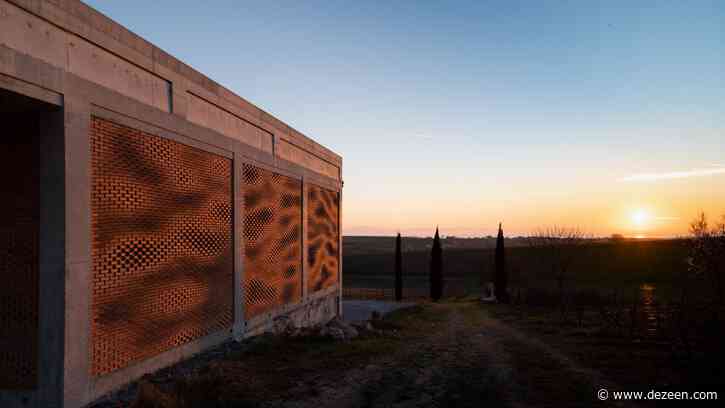 Kitrvs winery's facades built from 13,596 individually rotated bricks