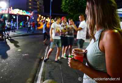 Terwijl feestende toeristen coronaregels overtreden, vrezen Spanjaarden nieuwe uitbraak virus