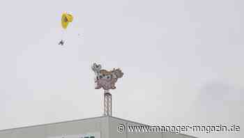 Banksy wirbt in Londoner U-Bahn fürs Maskentragen (Kopie)