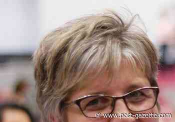 Peters Library director retires with 40 years on books