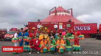 Coronavirus: Free circus shows in Morecambe for lockdown kindness