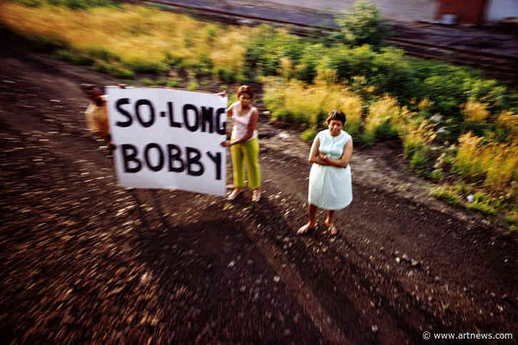 Paul Fusco, Compassionate Photographer Behind Famed RFK Funeral Train Series, Is Dead at 89