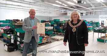 Bolton mayor rewards hundreds of heroic keyworkers who battled Covid-19 - Manchester Evening News