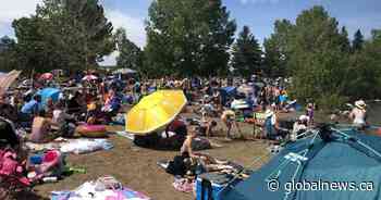 Alberta lake communities clamp down on beach crowds amid COVID-19