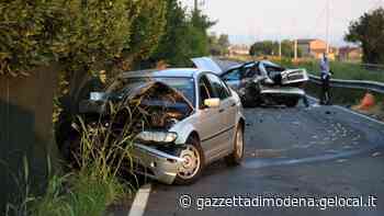 Modena Schianto sulla Gherbella, grave il conducente di una delle due auto coinvolte - La Gazzetta di Modena