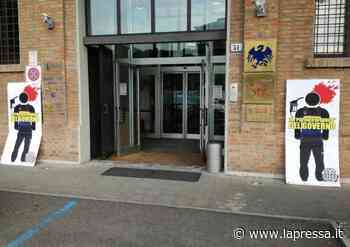 Casapound 'colpisce' con cartelli Confcommercio Modena - La Nera - La Pressa