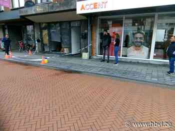 Wandelaar ontdekt pas 's ochtends geramde etalage op Pauwengraaf - Het Belang van Limburg