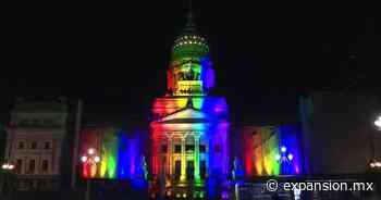 Un Buenos Aires iluminado conmemora una década de matrimonio igualitario - Expansión