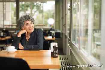 Hanneke Groenteman (80): 'Moet ik dan op mijn leeftijd op Tinder een oude man zoeken?’