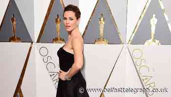 Jennifer Garner shows off carpentry skills to create home dunk tank