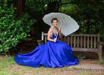 Photoshoot joy for York schoolgirl Erin after prom cancelled