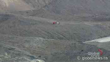 3 dead after sightseeing bus rolls at Columbia Icefields near Jasper
