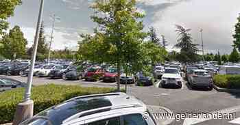 Boze ouders sluiten kinderen op in bloedhete auto, politie haalt ze er bewusteloos uit