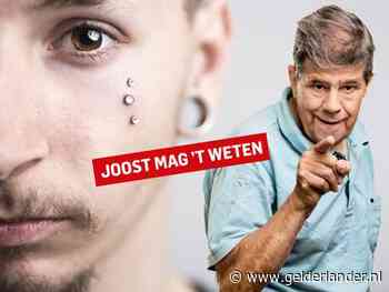 Mijn ogen dwalen steeds af naar decolleté, piercing of lange neusharen