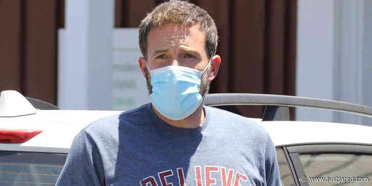Ben Affleck Wears a Mask While Grabbing Lunch in Brentwood
