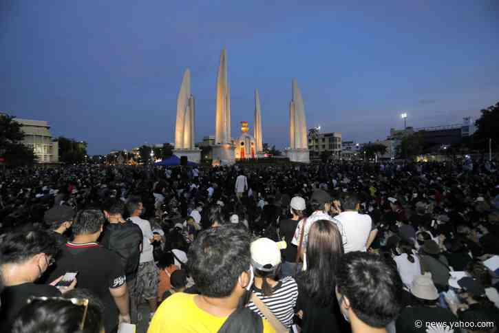Thousands in Bangkok rally against Thai government