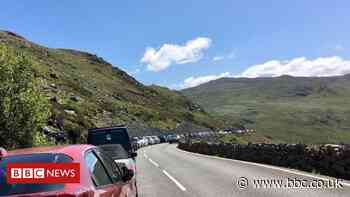 Snowdonia: More than 500 cars parked on Gwynedd roads, police say