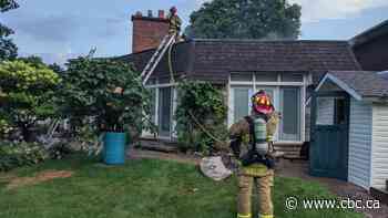 Lightning strikes 2 houses in Ottawa - CBC.ca