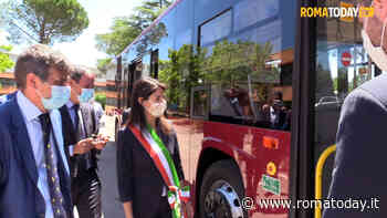 VIDEO | Virginia Raggi ad Avellino per salutare i primi 70 bus Atac prodotti da Industria italiana autobus