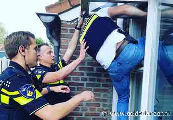 Politie ‘propt meest compacte collega’ door raampje en rolt wietkwekerij op