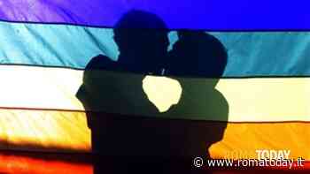 Fregene, coppia gay insultata per un bacio. Fiumicino condanna: "Basta intolleranza da noi"