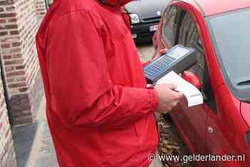 Belgische automobiliste steekt parkeerwachter met schroevendraaier en probeert hem aan te rijden